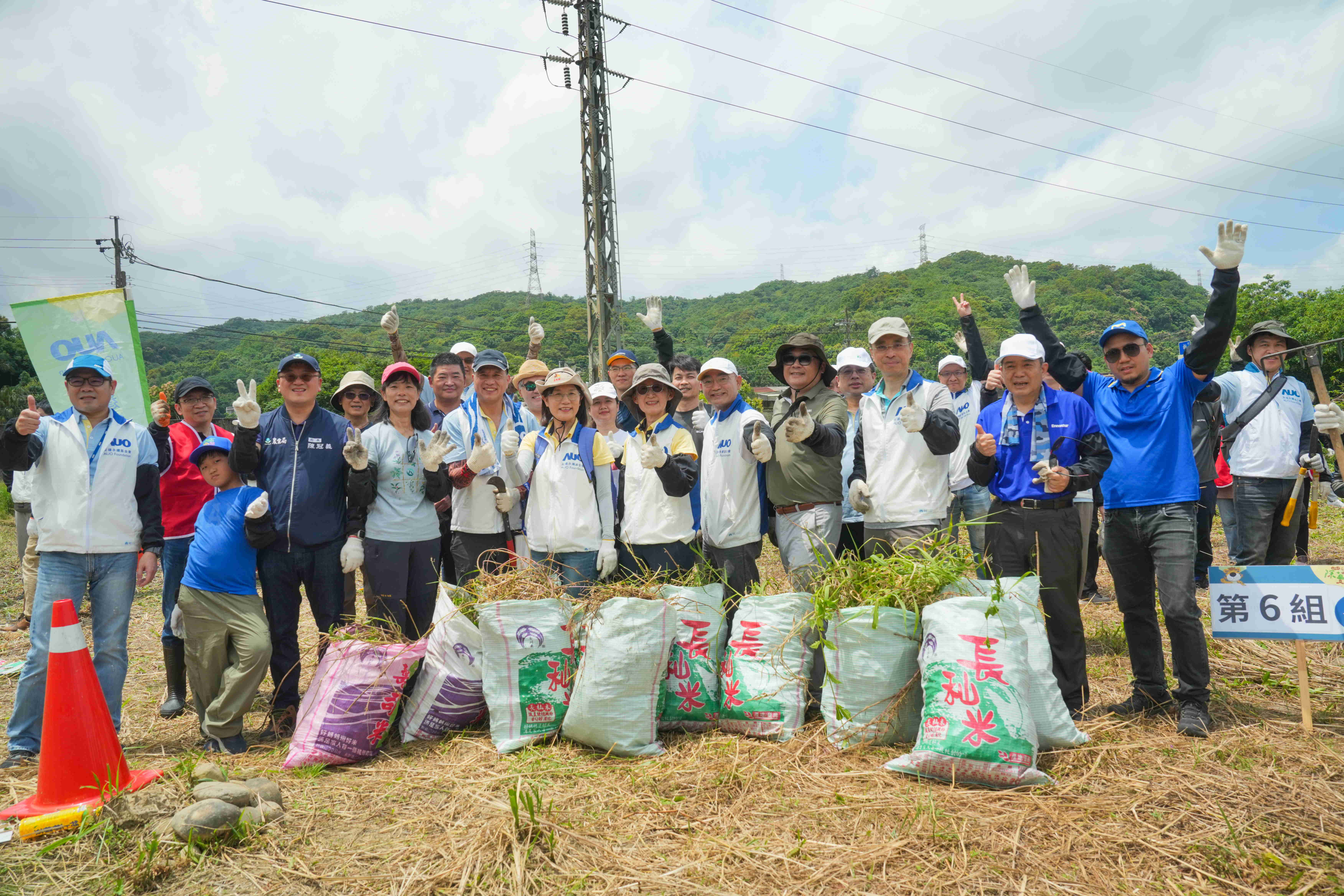 友達永續基金會今（17）日在桃園龍潭廠區舉辦「手護台灣綠色堡壘　Green Party除蔓生活節」，由友達光電暨友達永續基金會董事長彭双浪攜手政府、供應商等合作夥伴共同參與